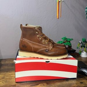 BRAND NEW Thorogood tobacco work boots (non steel toe). Size 12